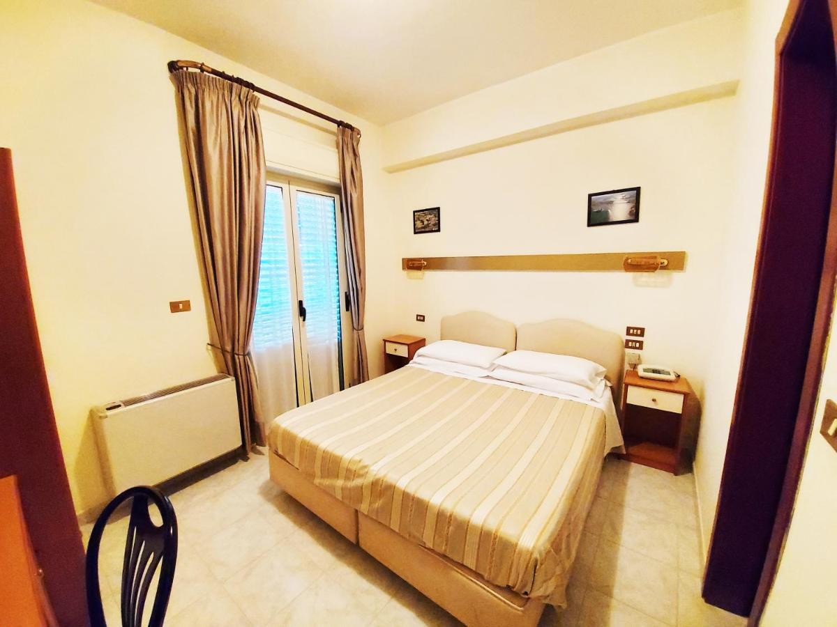 Albergo Delle Rose Баньара-Калабра Экстерьер фото